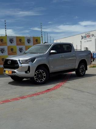 TOYOTA HILUX 2.8 D-4D TURBO DIESEL CD SRV 4X4 AUTOMÁTICO TOYOTA HILUX 2.8 D-4D TURBO DIESEL CD SRV 4X4 AUTOMÁTICO